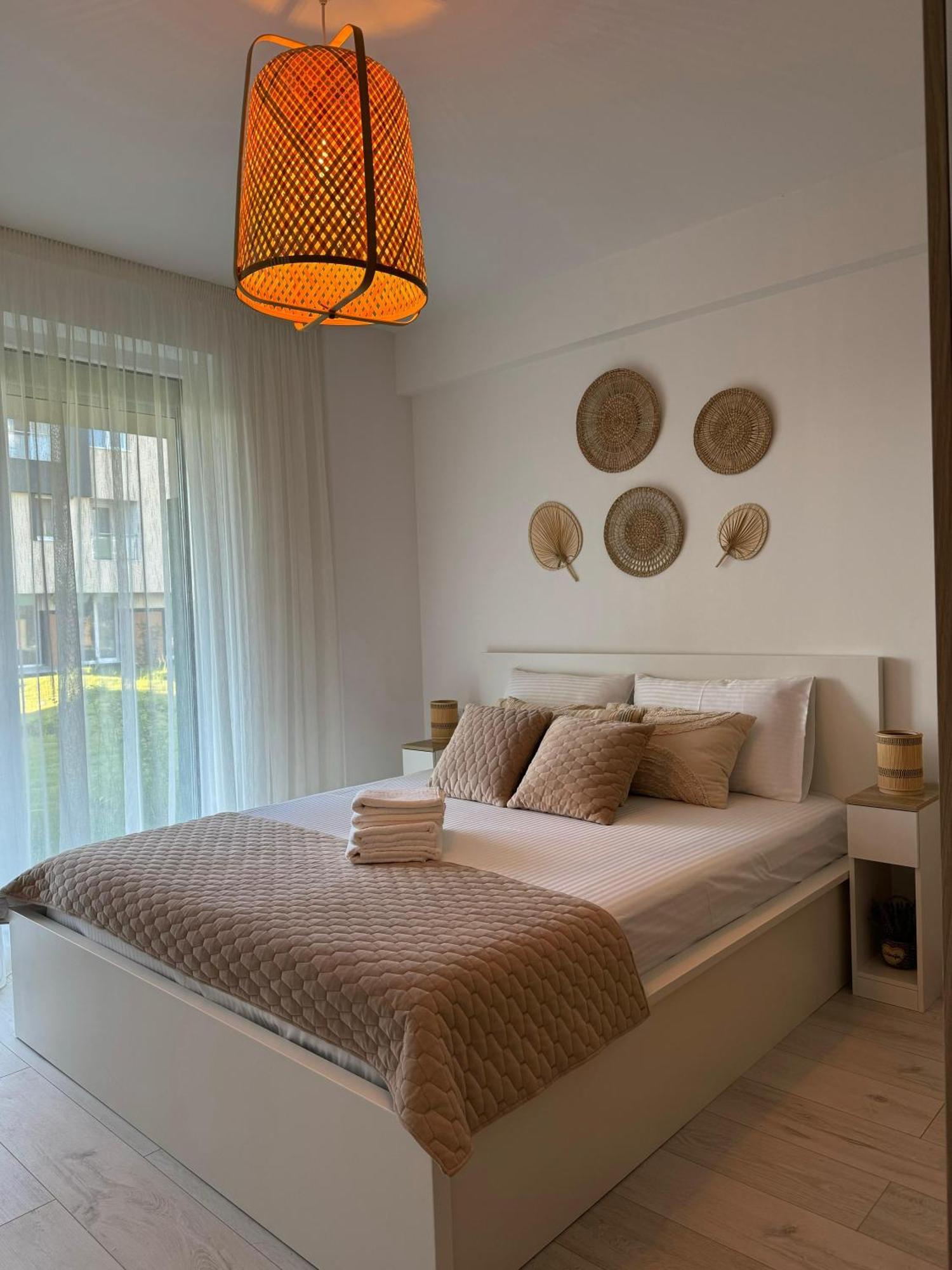 Libertatii Gardens Poolside Airport&Therme أوتوبين المظهر الخارجي الصورة